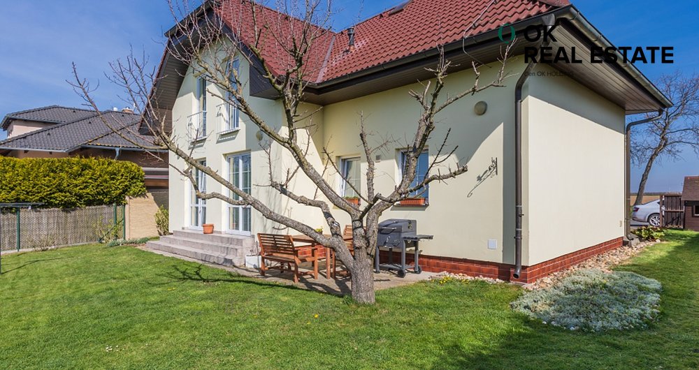 Prodej rodinného domu 4+1, pozemek 657 m2, Praha - Lipany