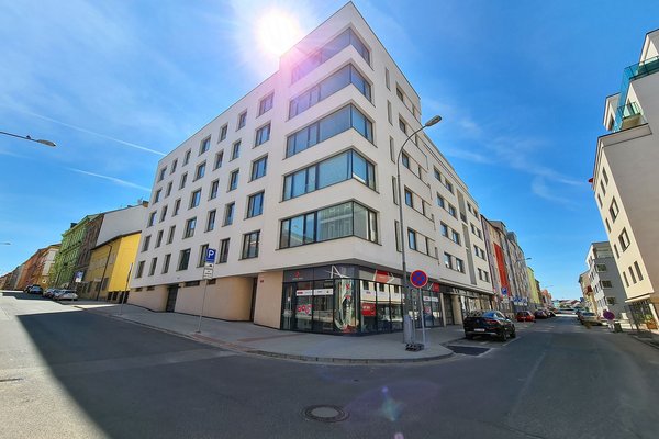 Pronájem bytu 2+kk o velikosti 53,9 m2 s balkonem a garážovým stáním v širším centru města Plzně