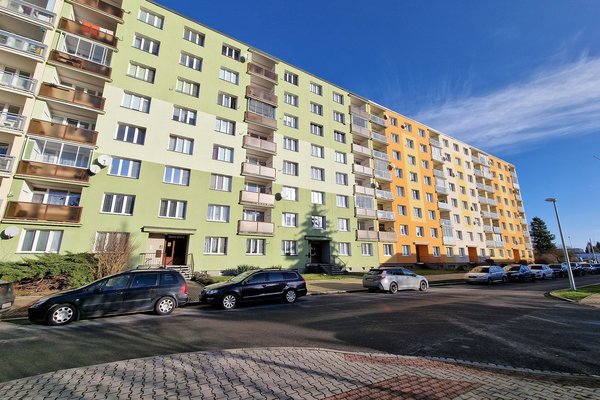 Kompletně rekonstruovaný, částečně zařízený byt 2+1 v Plzni na Borech.