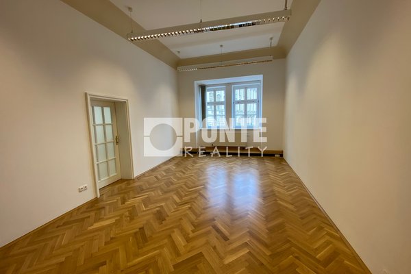 Pronájem kancelářských prostor 22,8 m², Praha 1- Hradčany, Loretánské náměstí