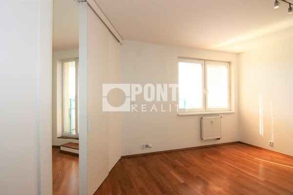 Prodej bytu s balkónem, 41 m², ul. Tupolevova,  Praha - Letňany, OV, 4.NP. cihla