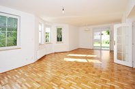 Prodej rodinného domu 4+1, obytná plocha 200 m², zastavěná plocha 122 m², zahrada 632 m², Praha - východ, Šestajovice