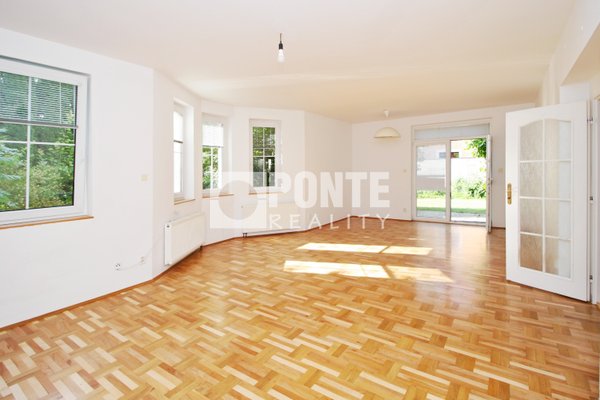 Prodej rodinného domu 4+1, obytná plocha 200 m², zastavěná plocha 122 m², zahrada 632 m², Praha - východ, Šestajovice