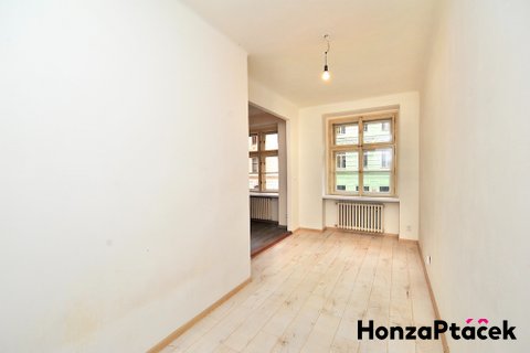 Prodej  bytu Koněvova realitní makléř • realitní kancelář • realitní služby nejen v Praze x1