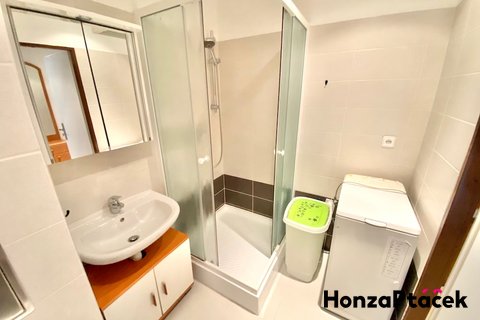 Pronájem bytu Modřany realitní makléř • realitní kancelář • realitní služby nejen v Praze4