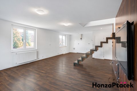 Prodej rodinného domu Dolní Jirčany realitní makléř v Praze, realitní kancelář1