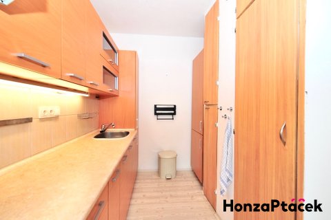 Prodej bytu Radomská Bohnice Troja Praha realitní makléř v Praze, realitní kancelář1