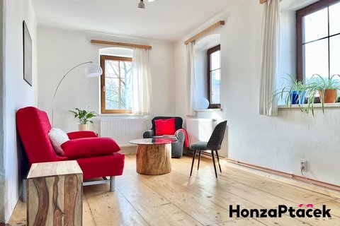 Prodej rodinného domu Hejnice Honza Ptáček realitní makléř v Praze4