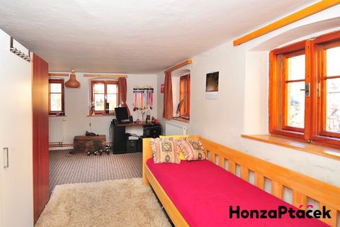 Prodej rodinného domu Hejnice Honza Ptáček realitní makléř v Praze14