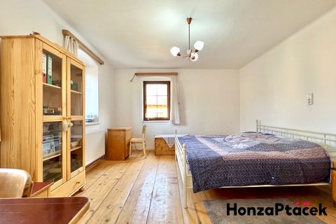 Prodej rodinného domu Hejnice Honza Ptáček realitní makléř v Praze13