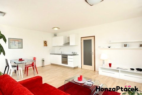 Prodej bytu 2+kk, U Váhy, Praha 8 Praha realitní makléř v Praze, realitní kancelář Honza Ptá