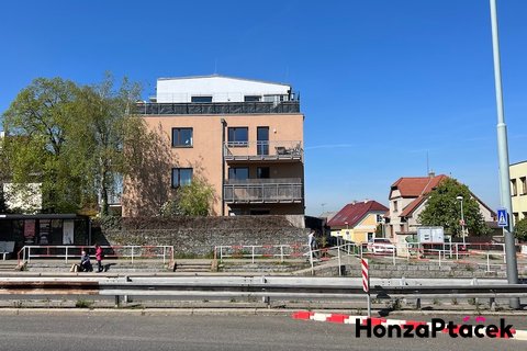 Prodej bytu 2+kk, U Váhy, Praha 8 Praha realitní makléř v Praze, realitní kancelář Honza Ptá