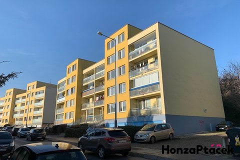 Prodej bytu 4+1 s lodžíí a garáží na Praze 11 realitní makléř | realitní kancelář | reality Praha a