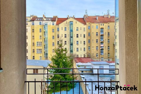 Prodej bytu 2+1 s lodžií v Praze v Dejvicích realitní makléř | realitní kancelář | reality Praha a o