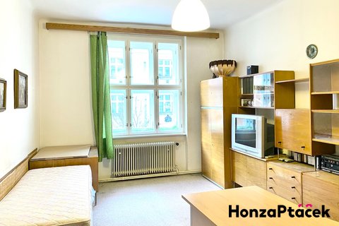 Prodej bytu 2+1 s lodžií v Praze v Dejvicích realitní makléř | realitní kancelář | reality Praha a o