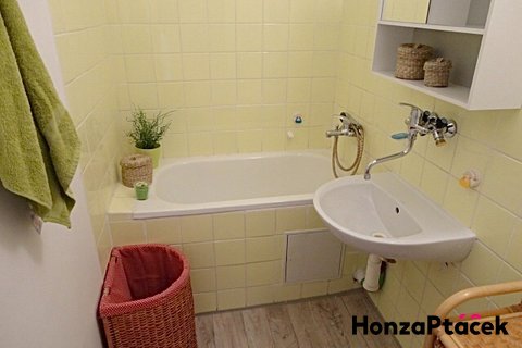 Prodej bytu 2+kk Rajmonova realitní makléř • realitní kancelář • realitní služby nejen v Praze10