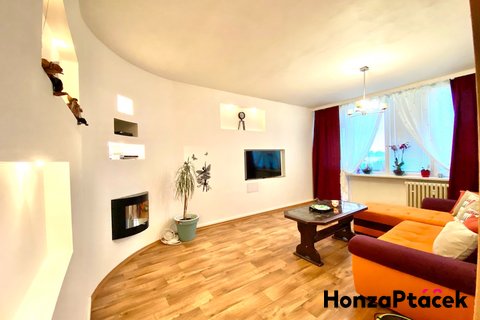 Prodej bytu 4+1 Louny realitní makléř • realitní kancelář • realitní služby nejen v Praze9