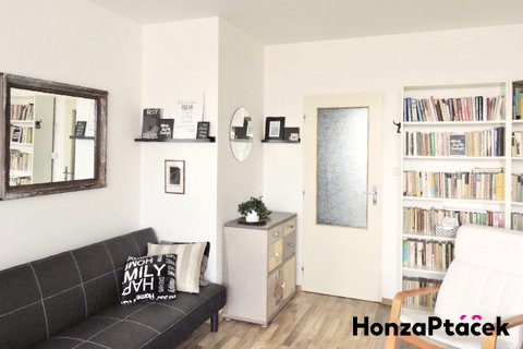 Prodej bytu 3+1 s lodžií Praha Stodůlky Petržílkova realitní makléř • realitní kancelář • realitní s