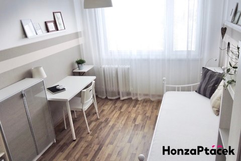 Prodej bytu 3+1 s lodžií Praha Stodůlky Petržílkova realitní makléř • realitní kancelář • realitní s