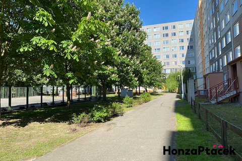 Prodej bytu 3+1 s lodžií Praha Stodůlky Petržílkova realitní makléř • realitní kancelář • realitní s