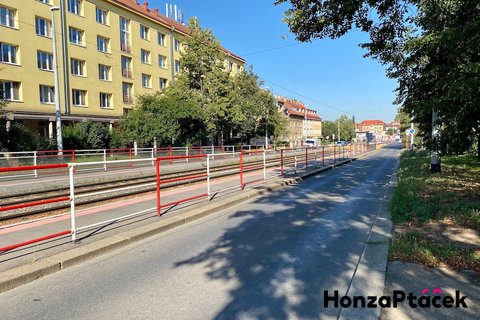 Pronájem bytu Strašnice Průběžná realitní makléř • realitní kancelář • realitní služby nejen v Praze