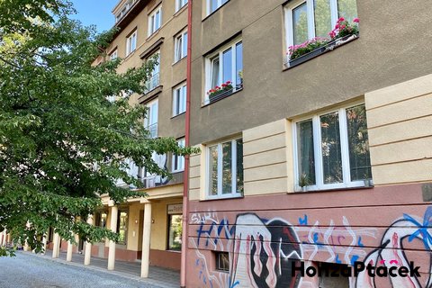 Pronájem bytu Strašnice Průběžná realitní makléř • realitní kancelář • realitní služby nejen v Praze