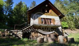 Prodej důmyslně řešené zděné chaty 4+1 s vlastním lesem, 8514 m2, Veselí u Dalečína
