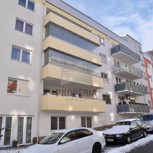 Pronájem novostavby prostorného bytu o dispozici 1+kk, ul. Sentická, Brno, CP 68 m2, 1. p/6, samostatný vstup, KL včetně spotřebičů