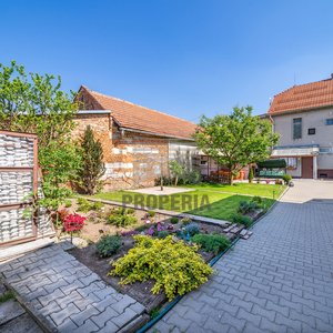 Prodej rodinného domu 2x 4+1 s užitnou plochou domu 426 m², pozemek 1 081 m2 - Hoštice-Heroltice u Vyškova