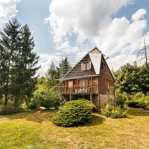 Prodej stylové chaty s garáží na pozemku 1.665m2  v obci Luleč, okres Vyškov