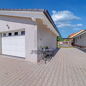 Prodej přízemního rodinného domu se zahradou, garáží a venkovním parkováním v Brně -  Slatině na pozemku 759 m2