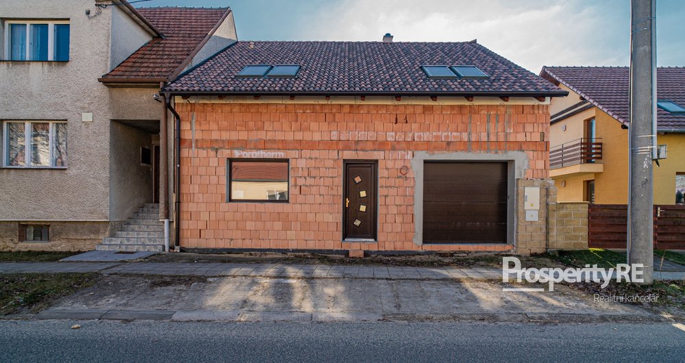 Prodej rozestavěného dvoupodlažního domu .