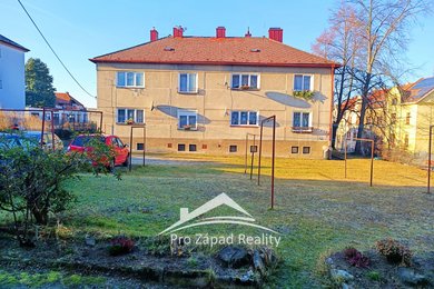 Prodej bytu 3+1+S, 76 m² + podíly na dvou pozemkách,  Klatovy V, Ev.č.: 00107