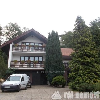 Prodáme velký rodinný dům s dispozicí 8+1 (cca 520 m2) v Praze 5 -  Stodůlkách