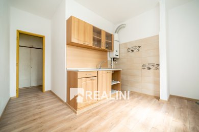 Prodej podílu o velikosti 2/3 bytu 1+1 v Trenčíně na ulici Beckovská, Ev.č.: 00621
