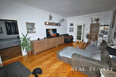Pronájem prostorného bytu 3+1, Liberec, centrum - Soukenné nám., Ev.č.: 862911