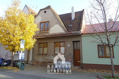 Prodej řadového rodinného domu s dvorkem, podkrovím; určený k renovaci, CP 102 m² , ul. Charbulova, Brno - Černovice, Ev.č.: 21010426