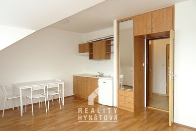 Podnájemní bydlení s pěkným výhledem do okolí. Podnájem bytu 1+kk, nový sprchový kout, toaleta, CP 28 m2, Blansko, část Písečná, Ev.č.: 22010490