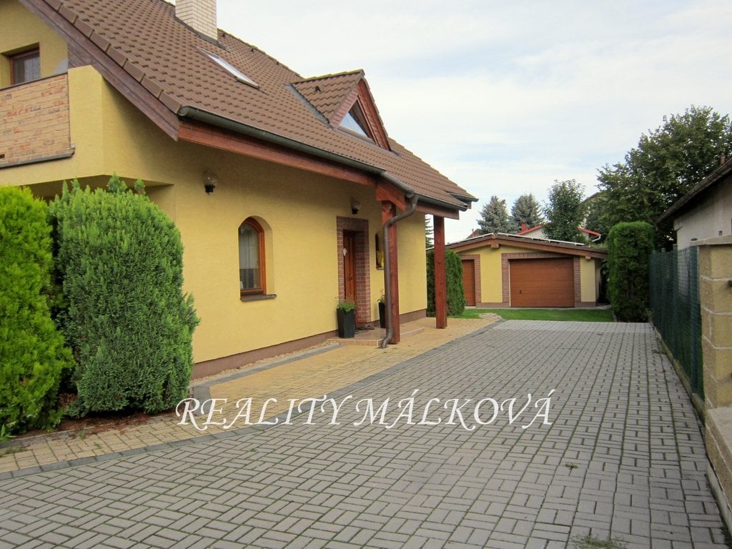 Prodej RD, patrový, pozemek 737 m2, Mikulovice | Úvod