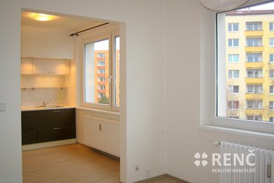 Pronájem prostorného bytu 3+1 s lodžií  v Brně - Bystrci na ulici Ečerova, Ev.č.: 00043-1