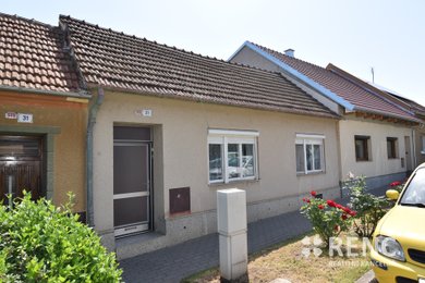 Prodej řadového jednopodlažního rodinného domu se zahradou v ulici Švehlova ve Šlapanicích u Brna., Ev.č.: 01122