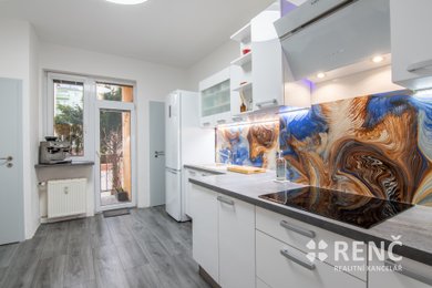 Pronájem zděného nezařízeného bytu 3,5+1, 96 m2 se dvěma balkony v Brně – Králově Poli, na ul. Střední., Ev.č.: 01215