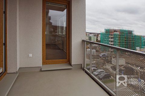 Balkon - vstup z ložnice a obývacího pokoje