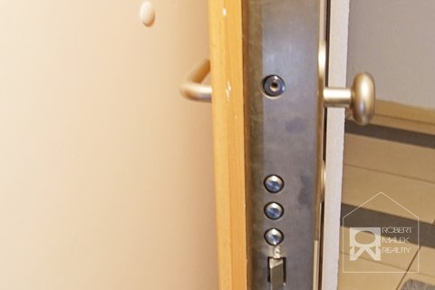 Bezpečnostní dveře v bytě