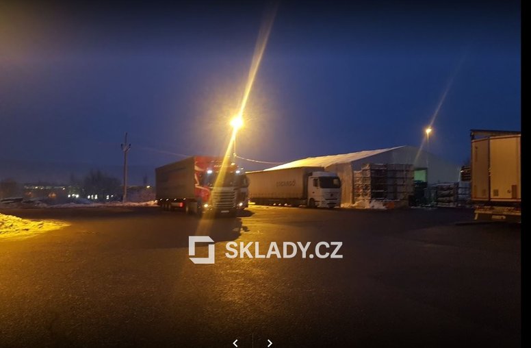 Parkoviště + volná plocha