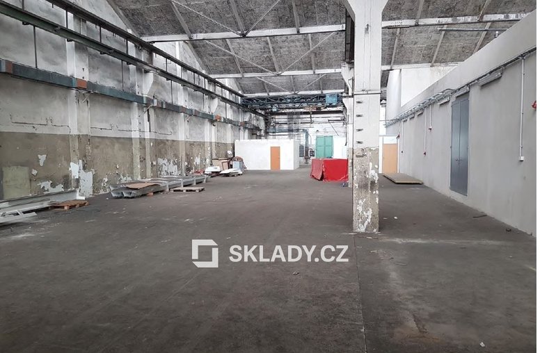 skladová hala 1400 m2..