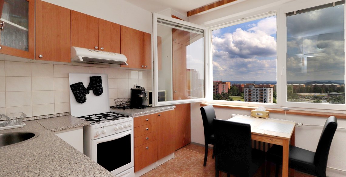 Lýskova - kuchyn s oknem