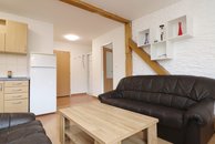 rapující makléř, pronájem bytu 2+kk, Brno-Komín, ul. Hlavní 8